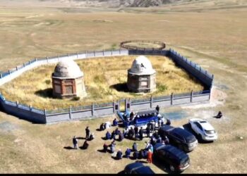 ҚОС КҮМБЕЗ КЕСЕНЕСІ