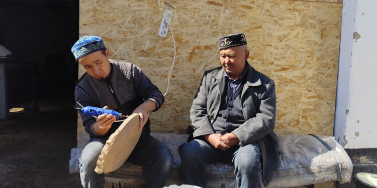 Он саусағынан өнер тамған