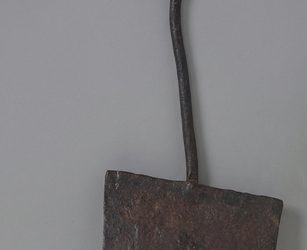 Бәйге атты баптайтын тарақ