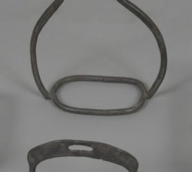 Омарақын Жансарбайұлы соққан үзеңгі