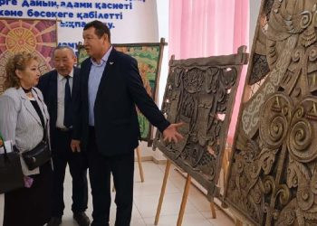 Ағаштан түйін түйген